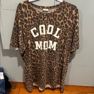 Womens Cool Mom Leopard Print tee size 2xl